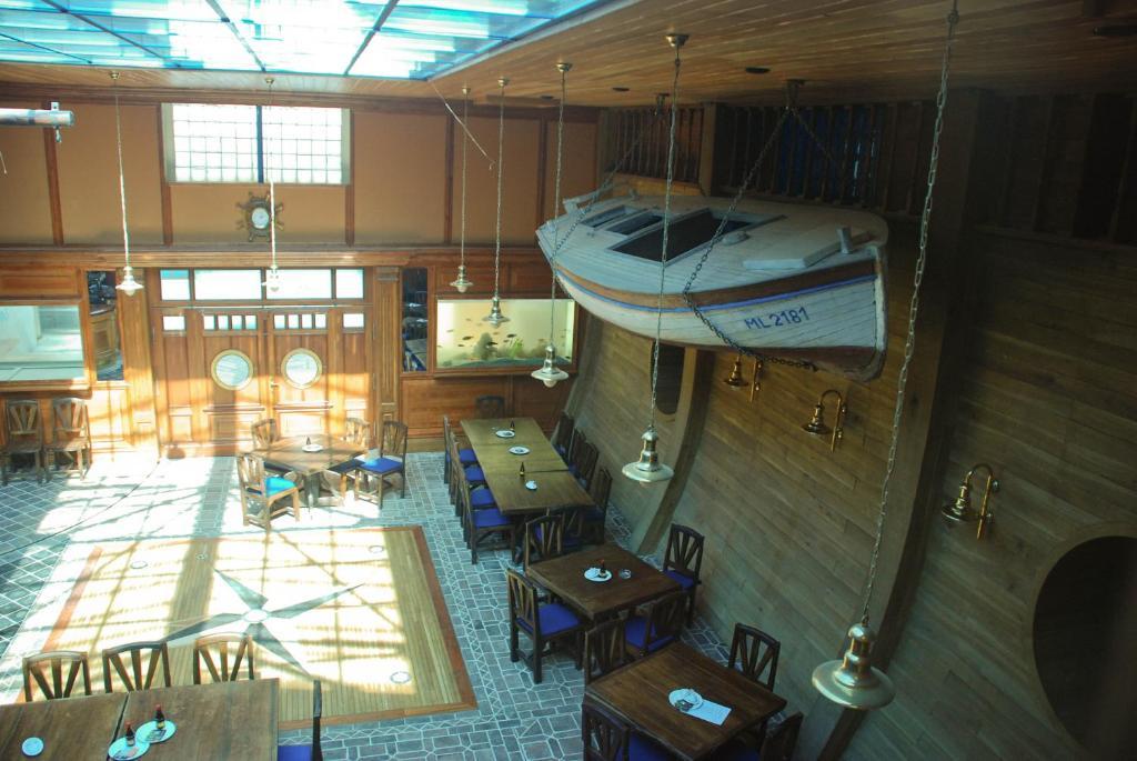 Hermanuv Mestec Hotel Marina מראה חיצוני תמונה