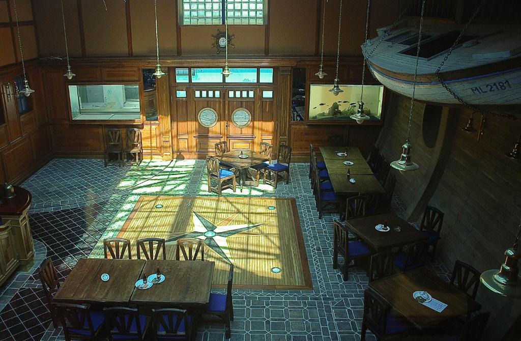 Hermanuv Mestec Hotel Marina מראה חיצוני תמונה